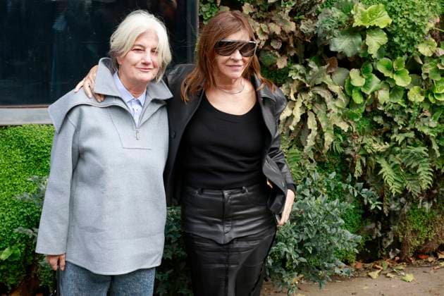 Guest, Carine Roitfeld Arrivals at the Jean Paul Gaultier fashion show during Paris Fashion Week, Womens Ready to Wear Spring Summer 2026 at the Musée du quai Branly in Paris, Sunday, October 5, 2025 Christophe Aubert via Bestimage Celebrities arriving at the Jean Paul Gaultier fashion show during Paris Fashion Week, Womens Ready to Wear Spring Summer 2026 at the Musée du quai Branly in Paris, Sunday, October 5, 2025 Paris France  Copyright: xChristophexAubertxviaxBestimagexChristophexAubertxviaxBestimagex