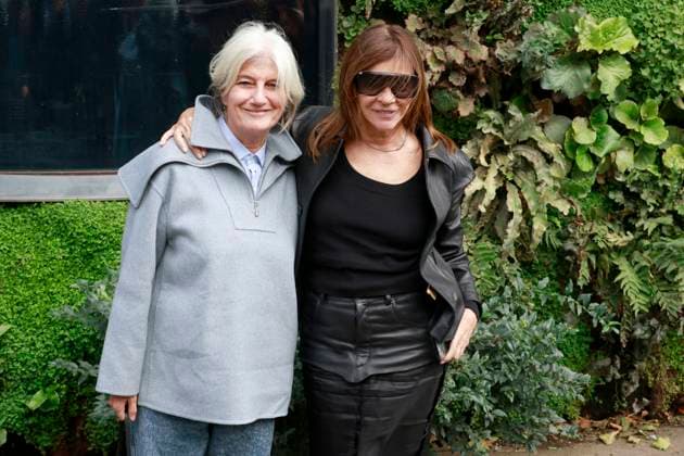 Guest, Carine Roitfeld Arrivals at the Jean Paul Gaultier fashion show during Paris Fashion Week, Womens Ready to Wear Spring Summer 2026 at the Musée du quai Branly in Paris, Sunday, October 5, 2025 Christophe Aubert via Bestimage Celebrities arriving at the Jean Paul Gaultier fashion show during Paris Fashion Week, Womens Ready to Wear Spring Summer 2026 at the Musée du quai Branly in Paris, Sunday, October 5, 2025 Paris France  Copyright: xChristophexAubertxviaxBestimagexChristophexAubertxviaxBestimagex