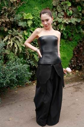 Arrivals at the Jean Paul Gaultier fashion show during Paris Fashion Week, Womens Ready to Wear Spring Summer 2026 at the Musée du quai Branly in Paris, Sunday, October 5, 2025 Christophe Aubert via Bestimage Celebrities arriving at the Jean Paul Gaultier fashion show during Paris Fashion Week, Womens Ready to Wear Spring Summer 2026 at the Musée du quai Branly in Paris, Sunday, October 5, 2025 Paris France  Copyright: xChristophexAubertxviaxBestimagexChristophexAubertxviaxBestimagex