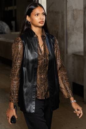 Guest People at the Akris Womens Ready to Wear Spring Summer 2026 show during Paris Fashion Week PFW on October 5, 2025 Julien Sarkissian Bestimage People at the Akris Womens Ready to Wear Spring Summer 2026 Collection show during Paris Fashion Week PFW on October 5, 2025 Paris France  Copyright: xJulienxSarkissianx xBestimagexJulienxSarkissianx xBestimagex