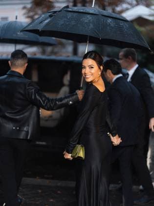Exclusive Rendez vous with Eva Longoria V Beckham dress poses at the hotel La Réserve during Paris Fashion Week PFW on October 3, 2025 Tiziano da Silva Bestimage Exclusive For Germany call for price Eva Longoria V Beckham dress poses at the hotel La Réserve during Paris Fashion Week PFW on October 3, 2025 Paris France  Copyright: xTizianoxDaxSilvax xBestimagexTizianoxDaxSilvax xBestimagex