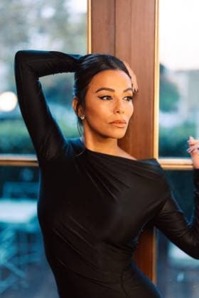 Exclusive Rendez vous with Eva Longoria V Beckham dress poses at the hotel La Réserve during Paris Fashion Week PFW on October 3, 2025 Tiziano da Silva Bestimage Exclusive For Germany call for price Eva Longoria V Beckham dress poses at the hotel La Réserve during Paris Fashion Week PFW on October 3, 2025 Paris France  Copyright: xTizianoxDaxSilvax xBestimagexTizianoxDaxSilvax xBestimagex