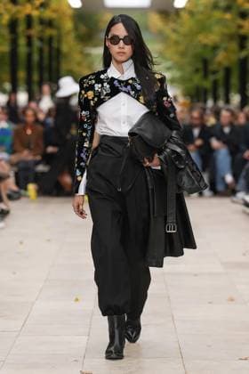 (251006) -- PARIS, Oct. 6, 2025 -- A model presents creations from the ready-to-wear Spring Summer 2026 collections by CELINE during the Paris Fashion Week in Paris, France, on Oct. 5, 2025. ( Handout via Xinhua) FRANCE-PARIS-FASHION WEEK-CELINE MeetEurope 