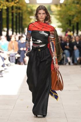 (251006) -- PARIS, Oct. 6, 2025 -- A model presents creations from the ready-to-wear Spring Summer 2026 collections by CELINE during the Paris Fashion Week in Paris, France, on Oct. 5, 2025. ( Handout via Xinhua) FRANCE-PARIS-FASHION WEEK-CELINE MeetEurope 