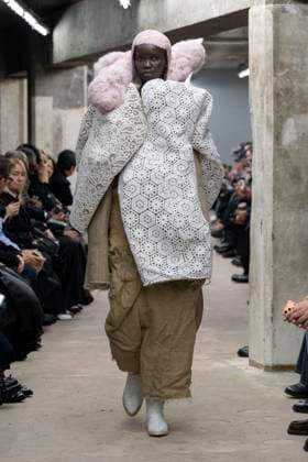 Défilé Comme des garcons Collection Femme Prêt à Porter Printemps Eté 2026 lors de la Fashion Week de Paris, le 4 octobre 2025 Comme des garcons Fashion Show Women Ready to Wear Spring Summer 2026 Collection , during Paris Fashion Week October 4th, 2025 Paris France  Copyright: xAgencex xBestimagexAgencex xBestimagex