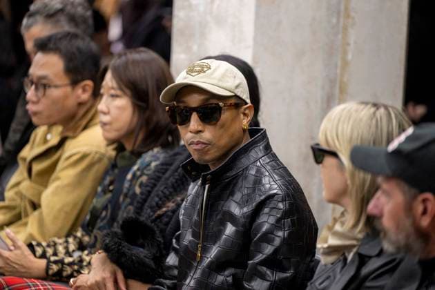 Pharrell Williams with a Richard Mille RM UP 01 Ferrari watch, limited to 150 pieces worth 2 million euros Front Row of the XXX Collection Femme Prêt à Porter Printemps Eté 2026 fashion show, during Paris Fashion Week October 4th, 2025 Pharrell Williams with a Richard Mille RM UP 01 Ferrari watch, limited to 150 pieces worth 2 million euros Front Row of the XXX Women Ready to Wear Spring Summer 2026 Collection fashion show, during Paris Fashion Week October 4th, 2025 Paris France  Copyright: xAgencex xBestimagexAgencex xBestimagex