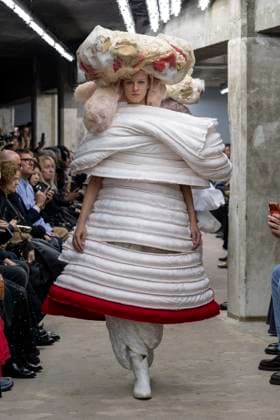 Défilé Comme des garcons Collection Femme Prêt à Porter Printemps Eté 2026 lors de la Fashion Week de Paris, le 4 octobre 2025 Comme des garcons Fashion Show Women Ready to Wear Spring Summer 2026 Collection , during Paris Fashion Week October 4th, 2025 Paris France  Copyright: xAgencex xBestimagexAgencex xBestimagex