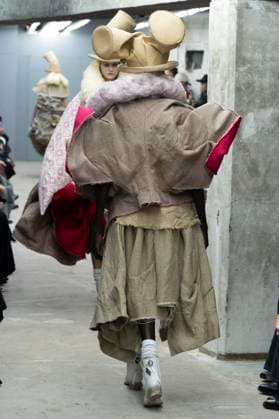 Défilé Comme des garcons Collection Femme Prêt à Porter Printemps Eté 2026 lors de la Fashion Week de Paris, le 4 octobre 2025 Comme des garcons Fashion Show Women Ready to Wear Spring Summer 2026 Collection , during Paris Fashion Week October 4th, 2025 Paris France  Copyright: xAgencex xBestimagexAgencex xBestimagex