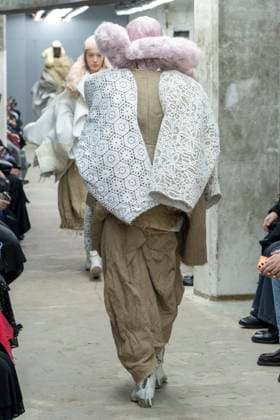 Défilé Comme des garcons Collection Femme Prêt à Porter Printemps Eté 2026 lors de la Fashion Week de Paris, le 4 octobre 2025 Comme des garcons Fashion Show Women Ready to Wear Spring Summer 2026 Collection , during Paris Fashion Week October 4th, 2025 Paris France  Copyright: xAgencex xBestimagexAgencex xBestimagex