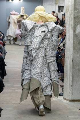 Défilé Comme des garcons Collection Femme Prêt à Porter Printemps Eté 2026 lors de la Fashion Week de Paris, le 4 octobre 2025 Comme des garcons Fashion Show Women Ready to Wear Spring Summer 2026 Collection , during Paris Fashion Week October 4th, 2025 Paris France  Copyright: xAgencex xBestimagexAgencex xBestimagex