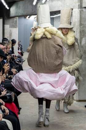 Défilé Comme des garcons Collection Femme Prêt à Porter Printemps Eté 2026 lors de la Fashion Week de Paris, le 4 octobre 2025 Comme des garcons Fashion Show Women Ready to Wear Spring Summer 2026 Collection , during Paris Fashion Week October 4th, 2025 Paris France  Copyright: xAgencex xBestimagexAgencex xBestimagex
