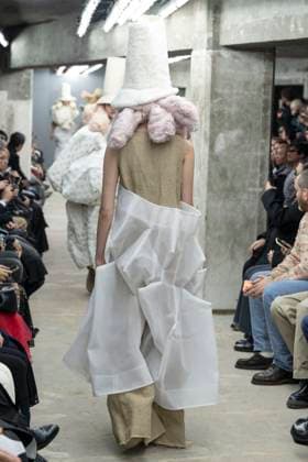 Défilé Comme des garcons Collection Femme Prêt à Porter Printemps Eté 2026 lors de la Fashion Week de Paris, le 4 octobre 2025 Comme des garcons Fashion Show Women Ready to Wear Spring Summer 2026 Collection , during Paris Fashion Week October 4th, 2025 Paris France  Copyright: xAgencex xBestimagexAgencex xBestimagex
