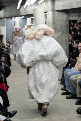 Défilé Comme des garcons Collection Femme Prêt à Porter Printemps Eté 2026 lors de la Fashion Week de Paris, le 4 octobre 2025 Comme des garcons Fashion Show Women Ready to Wear Spring Summer 2026 Collection , during Paris Fashion Week October 4th, 2025 Paris France  Copyright: xAgencex xBestimagexAgencex xBestimagex