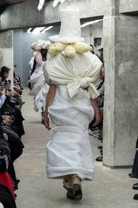 Défilé Comme des garcons Collection Femme Prêt à Porter Printemps Eté 2026 lors de la Fashion Week de Paris, le 4 octobre 2025 Comme des garcons Fashion Show Women Ready to Wear Spring Summer 2026 Collection , during Paris Fashion Week October 4th, 2025 Paris France  Copyright: xAgencex xBestimagexAgencex xBestimagex