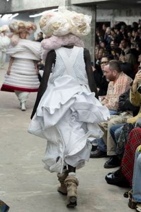 Défilé Comme des garcons Collection Femme Prêt à Porter Printemps Eté 2026 lors de la Fashion Week de Paris, le 4 octobre 2025 Comme des garcons Fashion Show Women Ready to Wear Spring Summer 2026 Collection , during Paris Fashion Week October 4th, 2025 Paris France  Copyright: xAgencex xBestimagexAgencex xBestimagex