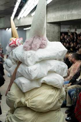Défilé Comme des garcons Collection Femme Prêt à Porter Printemps Eté 2026 lors de la Fashion Week de Paris, le 4 octobre 2025 Comme des garcons Fashion Show Women Ready to Wear Spring Summer 2026 Collection , during Paris Fashion Week October 4th, 2025 Paris France  Copyright: xAgencex xBestimagexAgencex xBestimagex