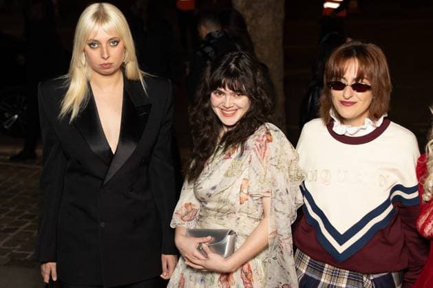 Abigail Morris, Aurora Nishevci, Georgia Davies and Emily Roberts of The Last Dinner Party People at the McQueen Womens Ready to Wear Spring Summer 2026 Collection show during Paris Fashion Week PFW on October 5, 2025 Julien Sarkissian Bestimage People at the McQueen Womens Ready to Wear Spring Summer 2026 Collection show during Paris Fashion Week PFW on October 5, 2025 Paris France  Copyright: xJulienxSarkissianx xBestimagexJulienxSarkissianx xBestimagex
