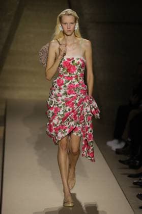 PFW - Chloe Runway A model walks the runway during the Chloe Womenswear Spring Summer 2026 show as part of Paris Fashion Week on October 05, 2025 in Paris, France. Photo by Alain-Gil Gonzalez ABACAPRESS.COM Paris France  Copyright: xGonzalezxAlain-Gil ABACAx