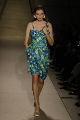 PFW - Chloe Runway A model walks the runway during the Chloe Womenswear Spring Summer 2026 show as part of Paris Fashion Week on October 05, 2025 in Paris, France. Photo by Alain-Gil Gonzalez ABACAPRESS.COM Paris France  Copyright: xGonzalezxAlain-Gil ABACAx