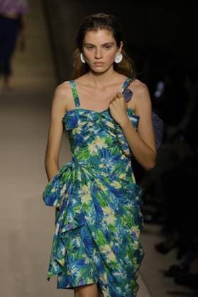 PFW - Chloe Runway A model walks the runway during the Chloe Womenswear Spring Summer 2026 show as part of Paris Fashion Week on October 05, 2025 in Paris, France. Photo by Alain-Gil Gonzalez ABACAPRESS.COM Paris France  Copyright: xGonzalezxAlain-Gil ABACAx