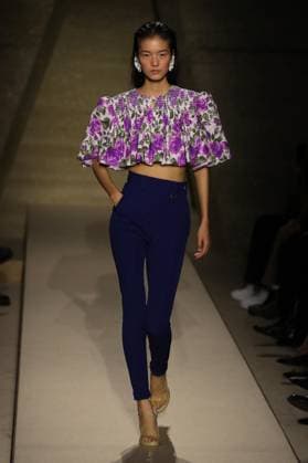 PFW - Chloe Runway A model walks the runway during the Chloe Womenswear Spring Summer 2026 show as part of Paris Fashion Week on October 05, 2025 in Paris, France. Photo by Alain-Gil Gonzalez ABACAPRESS.COM Paris France  Copyright: xGonzalezxAlain-Gil ABACAx