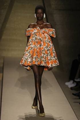 PFW - Chloe Runway A model walks the runway during the Chloe Womenswear Spring Summer 2026 show as part of Paris Fashion Week on October 05, 2025 in Paris, France. Photo by Alain-Gil Gonzalez ABACAPRESS.COM Paris France  Copyright: xGonzalezxAlain-Gil ABACAx