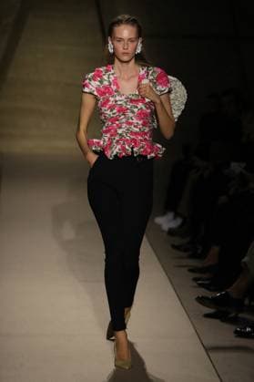 PFW - Chloe Runway A model walks the runway during the Chloe Womenswear Spring Summer 2026 show as part of Paris Fashion Week on October 05, 2025 in Paris, France. Photo by Alain-Gil Gonzalez ABACAPRESS.COM Paris France  Copyright: xGonzalezxAlain-Gil ABACAx