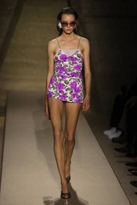 PFW - Chloe Runway A model walks the runway during the Chloe Womenswear Spring Summer 2026 show as part of Paris Fashion Week on October 05, 2025 in Paris, France. Photo by Alain-Gil Gonzalez ABACAPRESS.COM Paris France  Copyright: xGonzalezxAlain-Gil ABACAx