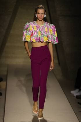 PFW - Chloe Runway A model walks the runway during the Chloe Womenswear Spring Summer 2026 show as part of Paris Fashion Week on October 05, 2025 in Paris, France. Photo by Alain-Gil Gonzalez ABACAPRESS.COM Paris France  Copyright: xGonzalezxAlain-Gil ABACAx