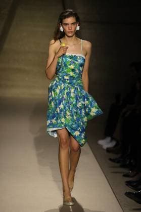 PFW - Chloe Runway A model walks the runway during the Chloe Womenswear Spring Summer 2026 show as part of Paris Fashion Week on October 05, 2025 in Paris, France. Photo by Alain-Gil Gonzalez ABACAPRESS.COM Paris France  Copyright: xGonzalezxAlain-Gil ABACAx