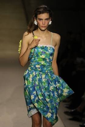 PFW - Chloe Runway A model walks the runway during the Chloe Womenswear Spring Summer 2026 show as part of Paris Fashion Week on October 05, 2025 in Paris, France. Photo by Alain-Gil Gonzalez ABACAPRESS.COM Paris France  Copyright: xGonzalezxAlain-Gil ABACAx