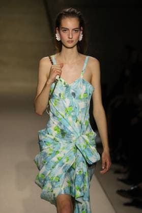 PFW - Chloe Runway A model walks the runway during the Chloe Womenswear Spring Summer 2026 show as part of Paris Fashion Week on October 05, 2025 in Paris, France. Photo by Alain-Gil Gonzalez ABACAPRESS.COM Paris France  Copyright: xGonzalezxAlain-Gil ABACAx