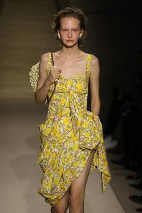 PFW - Chloe Runway A model walks the runway during the Chloe Womenswear Spring Summer 2026 show as part of Paris Fashion Week on October 05, 2025 in Paris, France. Photo by Alain-Gil Gonzalez ABACAPRESS.COM Paris France  Copyright: xGonzalezxAlain-Gil ABACAx