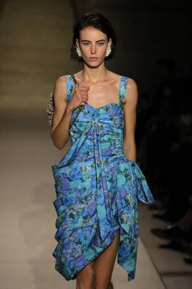 PFW - Chloe Runway A model walks the runway during the Chloe Womenswear Spring Summer 2026 show as part of Paris Fashion Week on October 05, 2025 in Paris, France. Photo by Alain-Gil Gonzalez ABACAPRESS.COM Paris France  Copyright: xGonzalezxAlain-Gil ABACAx