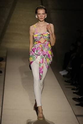 PFW - Chloe Runway A model walks the runway during the Chloe Womenswear Spring Summer 2026 show as part of Paris Fashion Week on October 05, 2025 in Paris, France. Photo by Alain-Gil Gonzalez ABACAPRESS.COM Paris France  Copyright: xGonzalezxAlain-Gil ABACAx