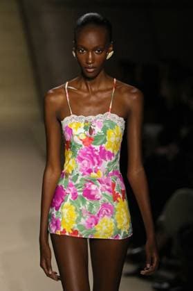 PFW - Chloe Runway A model walks the runway during the Chloe Womenswear Spring Summer 2026 show as part of Paris Fashion Week on October 05, 2025 in Paris, France. Photo by Alain-Gil Gonzalez ABACAPRESS.COM Paris France  Copyright: xGonzalezxAlain-Gil ABACAx