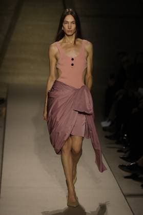 PFW - Chloe Runway A model walks the runway during the Chloe Womenswear Spring Summer 2026 show as part of Paris Fashion Week on October 05, 2025 in Paris, France. Photo by Alain-Gil Gonzalez ABACAPRESS.COM Paris France  Copyright: xGonzalezxAlain-Gil ABACAx