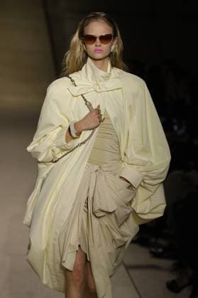 PFW - Chloe Runway A model walks the runway during the Chloe Womenswear Spring Summer 2026 show as part of Paris Fashion Week on October 05, 2025 in Paris, France. Photo by Alain-Gil Gonzalez ABACAPRESS.COM Paris France  Copyright: xGonzalezxAlain-Gil ABACAx