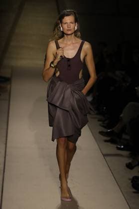 PFW - Chloe Runway A model walks the runway during the Chloe Womenswear Spring Summer 2026 show as part of Paris Fashion Week on October 05, 2025 in Paris, France. Photo by Alain-Gil Gonzalez ABACAPRESS.COM Paris France  Copyright: xGonzalezxAlain-Gil ABACAx