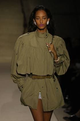 PFW - Chloe Runway A model walks the runway during the Chloe Womenswear Spring Summer 2026 show as part of Paris Fashion Week on October 05, 2025 in Paris, France. Photo by Alain-Gil Gonzalez ABACAPRESS.COM Paris France  Copyright: xGonzalezxAlain-Gil ABACAx