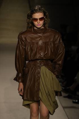 PFW - Chloe Runway A model walks the runway during the Chloe Womenswear Spring Summer 2026 show as part of Paris Fashion Week on October 05, 2025 in Paris, France. Photo by Alain-Gil Gonzalez ABACAPRESS.COM Paris France  Copyright: xGonzalezxAlain-Gil ABACAx