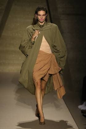 PFW - Chloe Runway A model walks the runway during the Chloe Womenswear Spring Summer 2026 show as part of Paris Fashion Week on October 05, 2025 in Paris, France. Photo by Alain-Gil Gonzalez ABACAPRESS.COM Paris France  Copyright: xGonzalezxAlain-Gil ABACAx