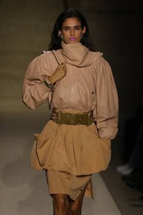 PFW - Chloe Runway A model walks the runway during the Chloe Womenswear Spring Summer 2026 show as part of Paris Fashion Week on October 05, 2025 in Paris, France. Photo by Alain-Gil Gonzalez ABACAPRESS.COM Paris France  Copyright: xGonzalezxAlain-Gil ABACAx