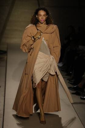 PFW - Chloe Runway A model walks the runway during the Chloe Womenswear Spring Summer 2026 show as part of Paris Fashion Week on October 05, 2025 in Paris, France. Photo by Alain-Gil Gonzalez ABACAPRESS.COM Paris France  Copyright: xGonzalezxAlain-Gil ABACAx