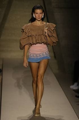 PFW - Chloe Runway A model walks the runway during the Chloe Womenswear Spring Summer 2026 show as part of Paris Fashion Week on October 05, 2025 in Paris, France. Photo by Alain-Gil Gonzalez ABACAPRESS.COM Paris France  Copyright: xGonzalezxAlain-Gil ABACAx