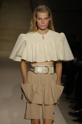 PFW - Chloe Runway A model walks the runway during the Chloe Womenswear Spring Summer 2026 show as part of Paris Fashion Week on October 05, 2025 in Paris, France. Photo by Alain-Gil Gonzalez ABACAPRESS.COM Paris France  Copyright: xGonzalezxAlain-Gil ABACAx