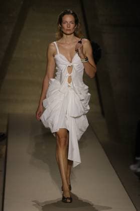 PFW - Chloe Runway A model walks the runway during the Chloe Womenswear Spring Summer 2026 show as part of Paris Fashion Week on October 05, 2025 in Paris, France. Photo by Alain-Gil Gonzalez ABACAPRESS.COM Paris France  Copyright: xGonzalezxAlain-Gil ABACAx