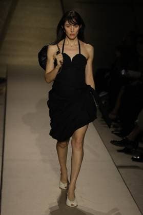 PFW - Chloe Runway A model walks the runway during the Chloe Womenswear Spring Summer 2026 show as part of Paris Fashion Week on October 05, 2025 in Paris, France. Photo by Alain-Gil Gonzalez ABACAPRESS.COM Paris France  Copyright: xGonzalezxAlain-Gil ABACAx