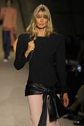 PFW - Chloe Runway A model walks the runway during the Chloe Womenswear Spring Summer 2026 show as part of Paris Fashion Week on October 05, 2025 in Paris, France. Photo by Alain-Gil Gonzalez ABACAPRESS.COM Paris France  Copyright: xGonzalezxAlain-Gil ABACAx