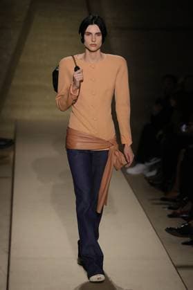 PFW - Chloe Runway A model walks the runway during the Chloe Womenswear Spring Summer 2026 show as part of Paris Fashion Week on October 05, 2025 in Paris, France. Photo by Alain-Gil Gonzalez ABACAPRESS.COM Paris France  Copyright: xGonzalezxAlain-Gil ABACAx